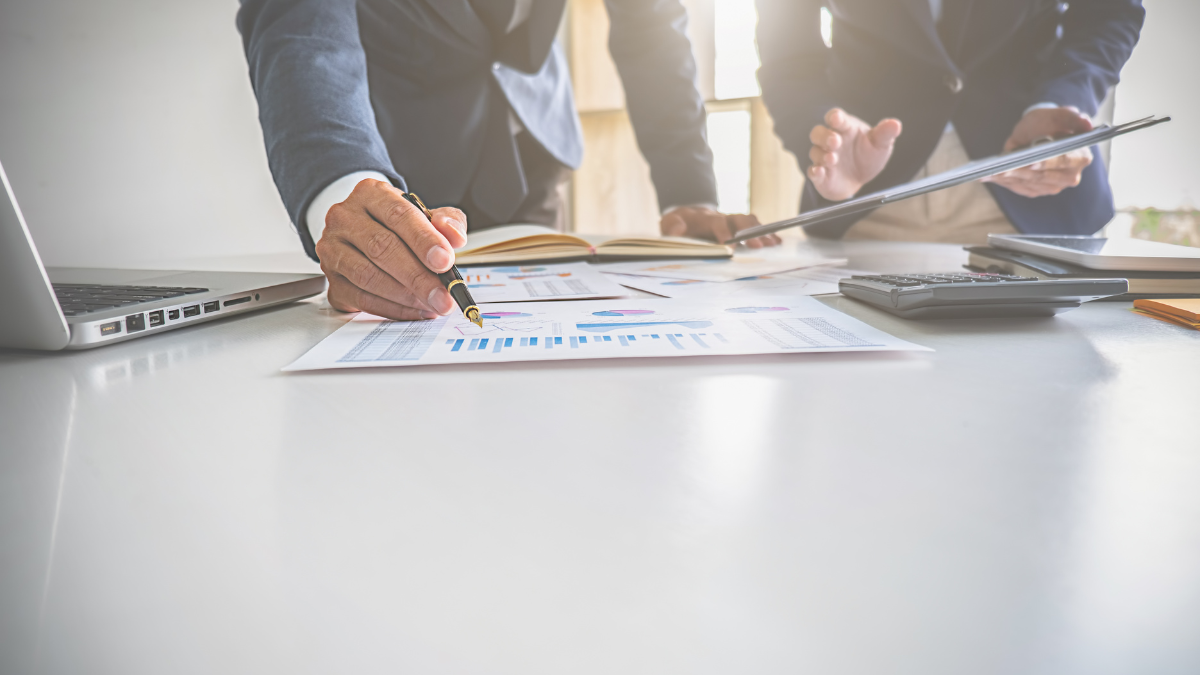 Retail warehouse with digital systems